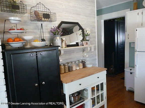 5th image of 404 W Greenlawn Ave