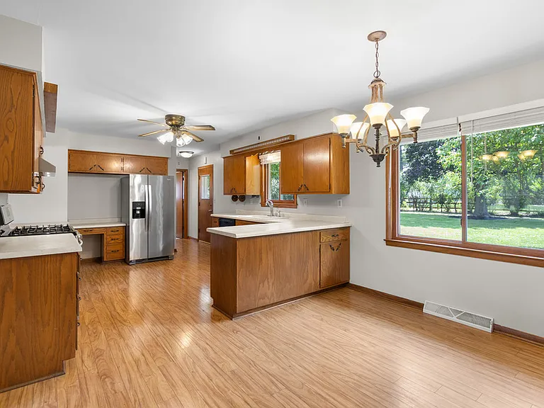 18525 Heathway Ln — Photo 5