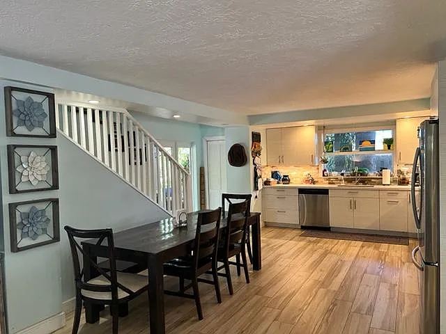 129 Palm Ln — Photo 3