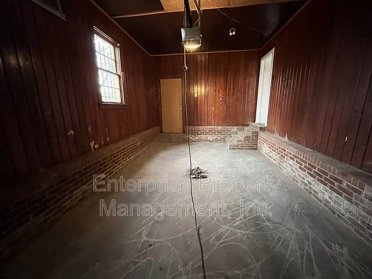 1888 Burnham Ave — Photo 15