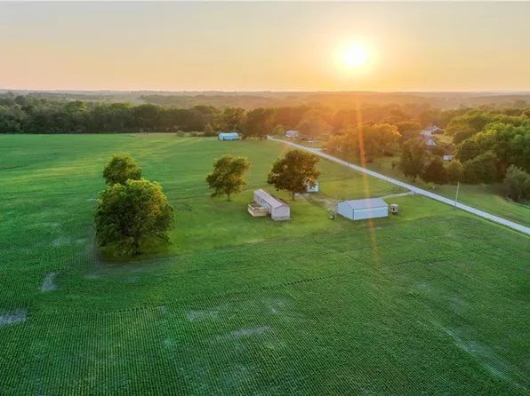 21767 Liv #306, Hale, MO 64643