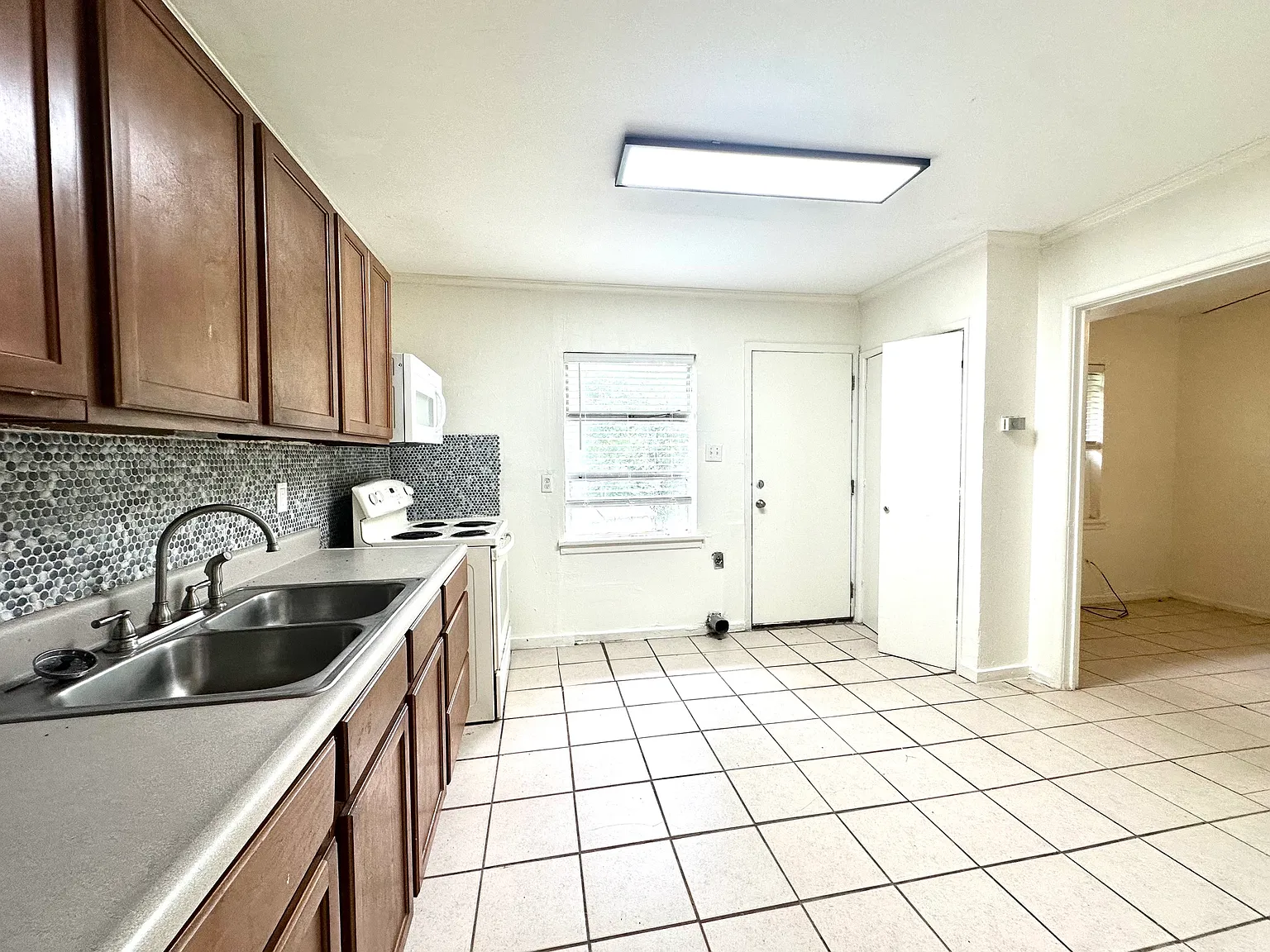 3 bed, 982 sqft, $950 — Photo 4