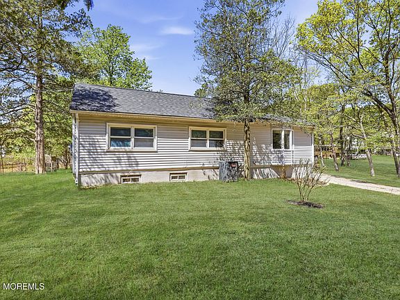 3rd image of 517 Newtons Corner Road