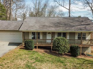 147 Willowbrook Rd, Hendersonville, NC 28792
