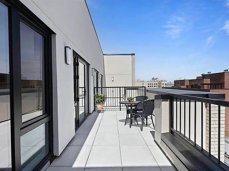 153 Erasmus St #7C — Photo 6