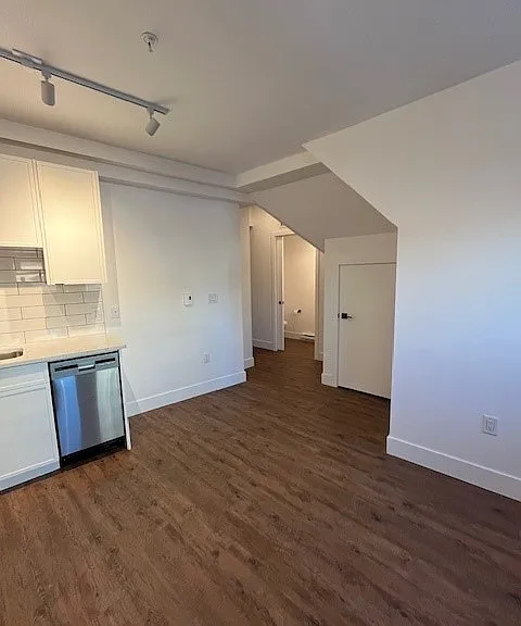 1523 Davie St #402 — Photo 28