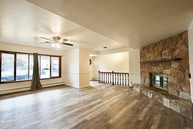 3rd image of 2527 Barton Avenue
