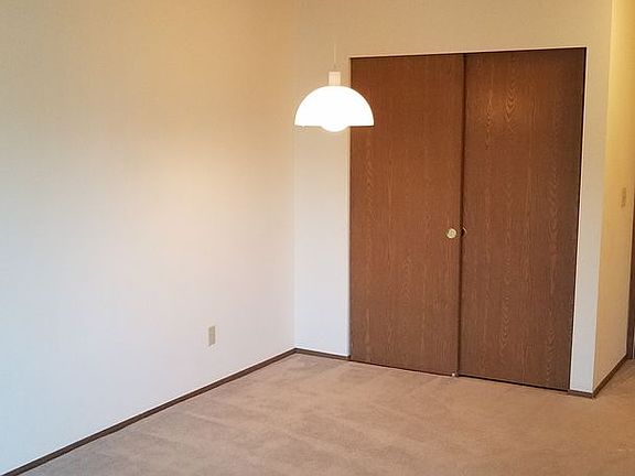5th image of 6215 Phinney Ave N APT 106