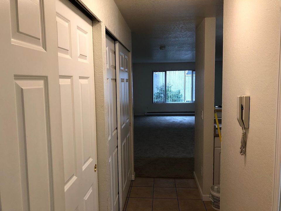 1st image of 4254 7th Ave NE APT 204