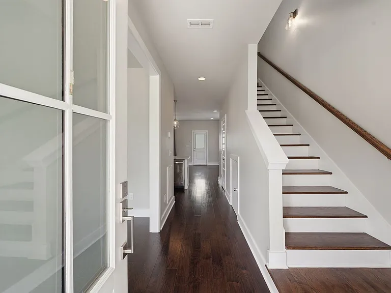 752 Cottage Park Dr — Photo 5