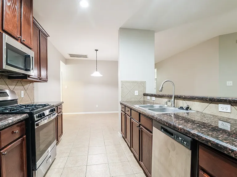 2815 Lexington Park Dr — Photo 8
