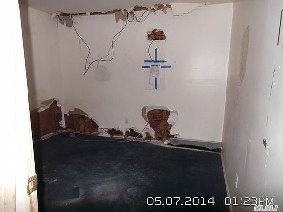 5th image of 141 Irving Ave