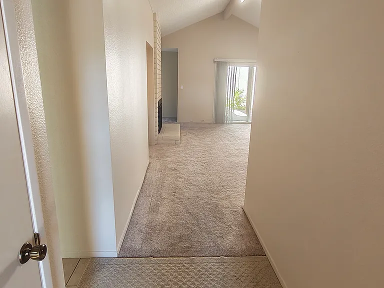 613 Edgebrook Ct — Photo 5