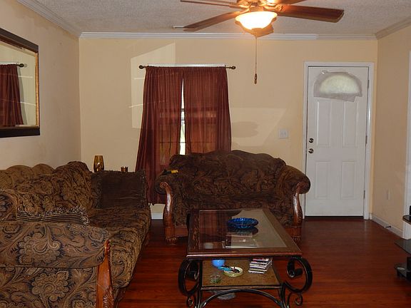 ENTRY TO LIVING ROOM