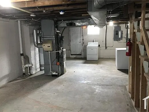 3 bed, $2,000 — Photo 2