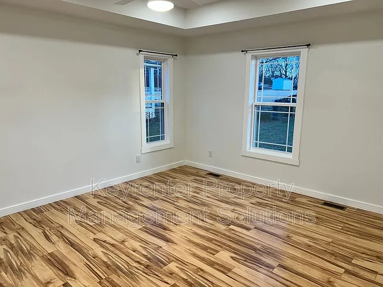 317 Sterling St #B — Photo 14