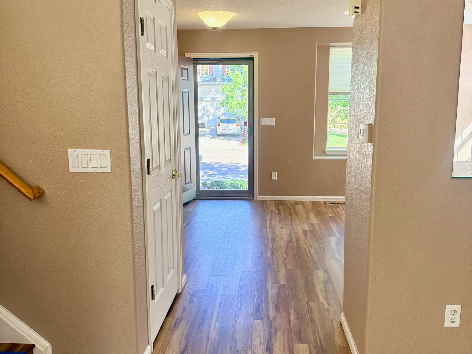 5 bed, 3.5 bath, 2011 sqft, $3,000 — Photo 4