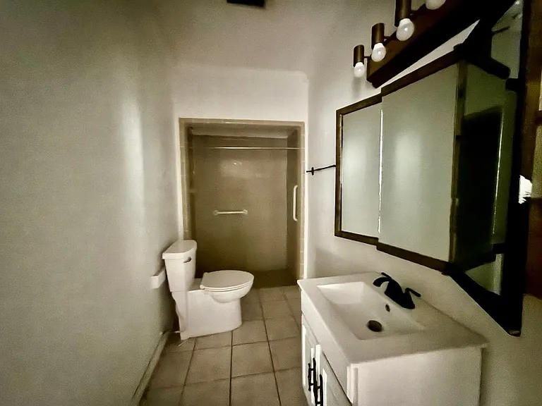 583 N Monroe St — Photo 13