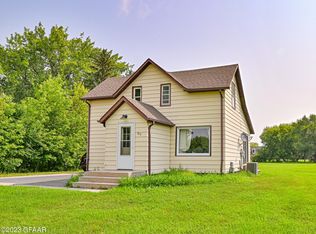 813 Rhinehart Dr SE, East Grand Forks, MN 56721