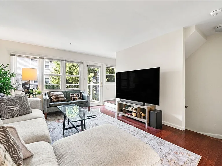 54 Crescent Ave #L — Photo 4