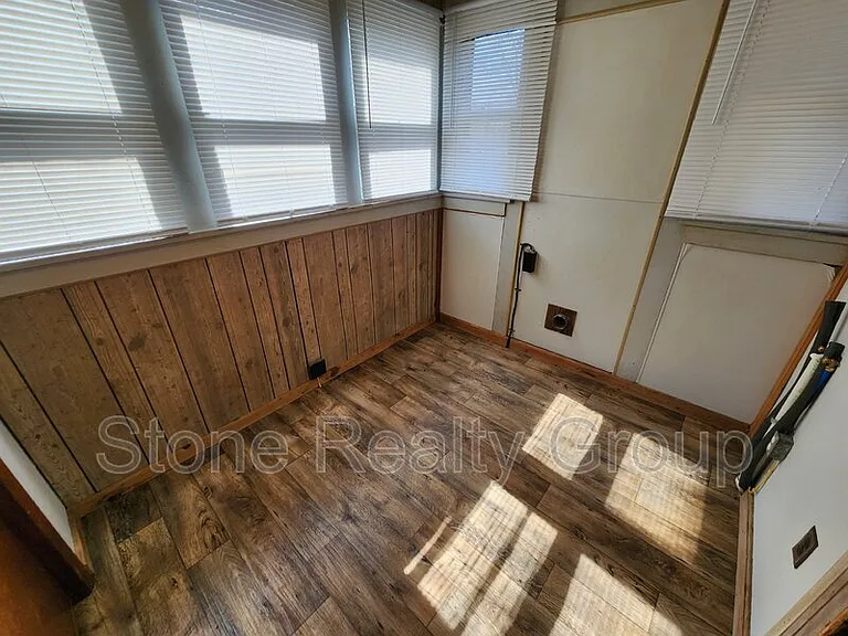 715 S 16th St — Photo 9