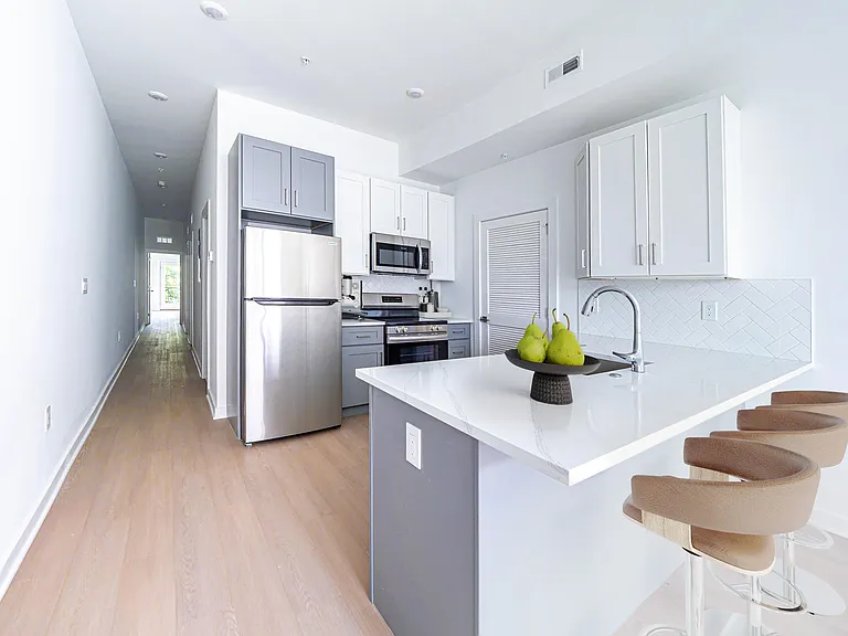 2403-07 W Thompson St #3 — Photo 2