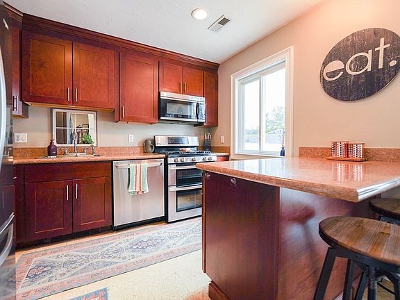 4th image of 438 Gulf Rd W