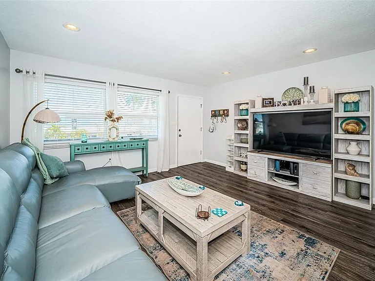 2 Causeway Blvd #208 — Photo 10