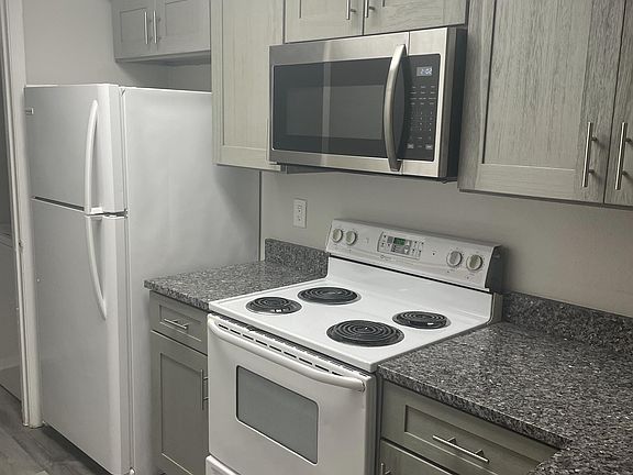 2nd image of 208 Afton Sq #102-1