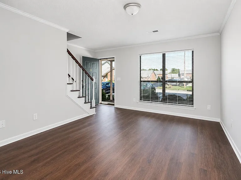 41 Upton Ct — Photo 4