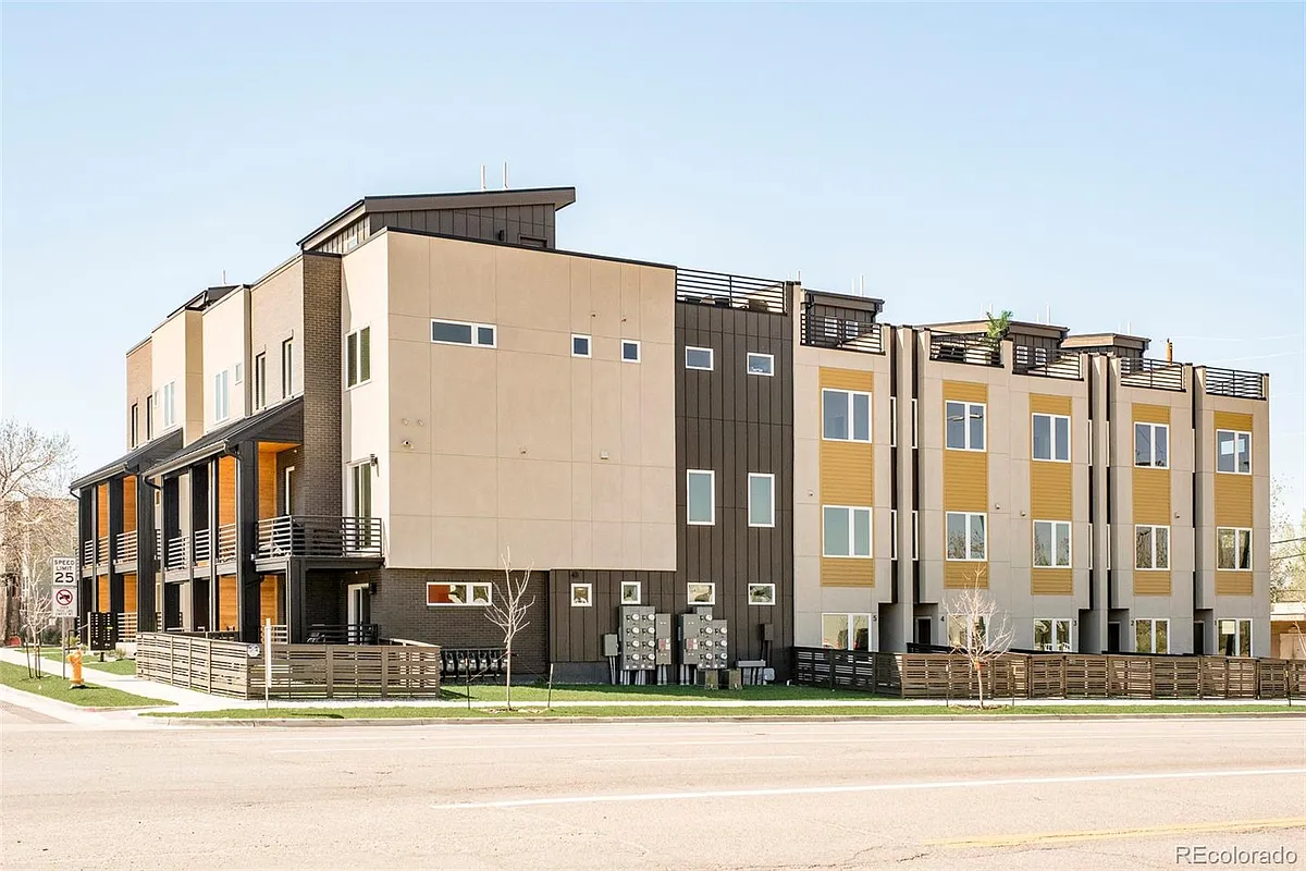Building Photo - 2105 S Galapago St #5