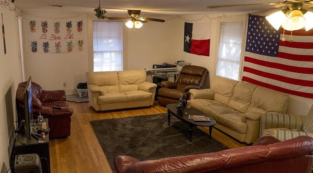 5 bed, 1920 sqft, $4,795 — Photo 2