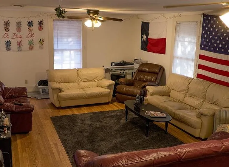 2811 Salado St — Photo 2
