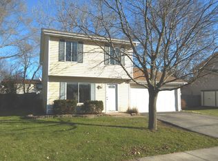 1656 Edinburgh Ln, Aurora, IL 60504