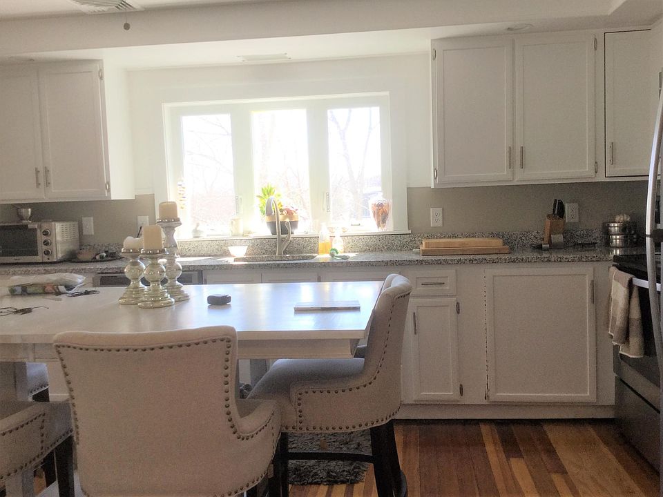 Light and Bright Modern Kitchen