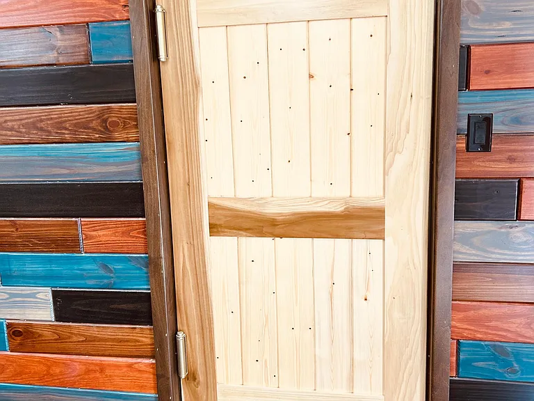 Entrance to Laundry room/Bathroom