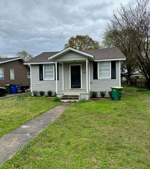 1st image of 615 W 46th St