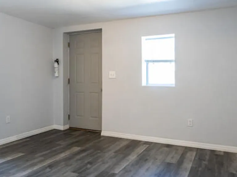 278 NE Ark Pl — Photo 5