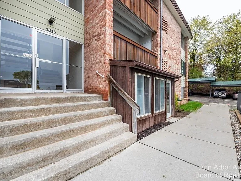 1315 S Maple Rd — Photo 9