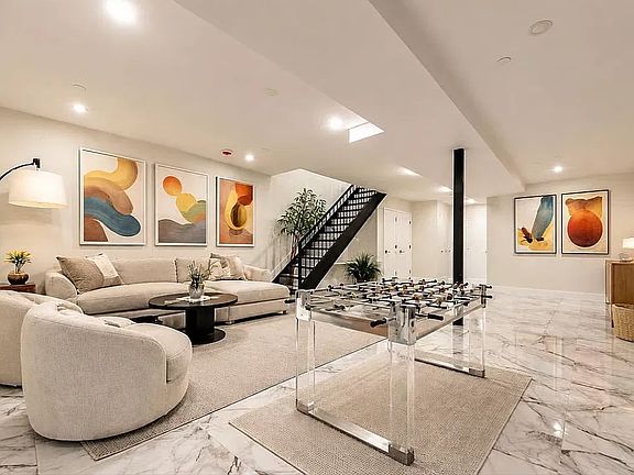 2nd image of 474 Quincy St APT 1A