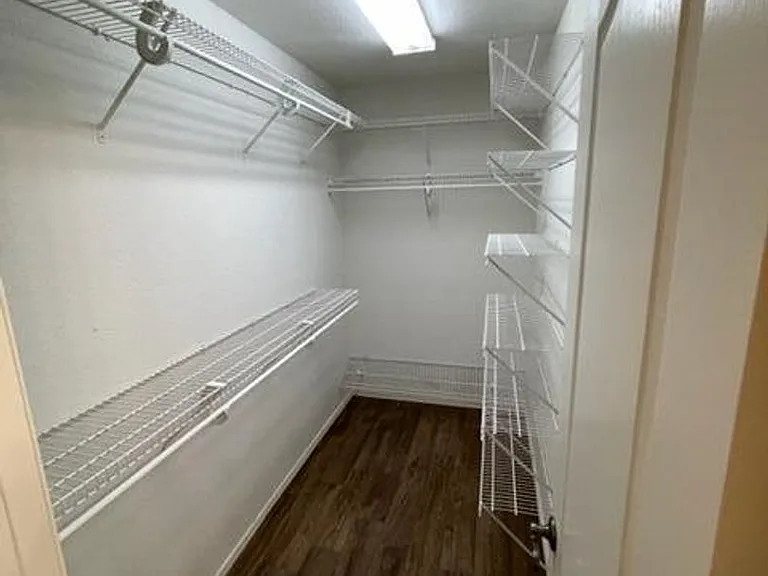 2132 W Carter Rd — Photo 8
