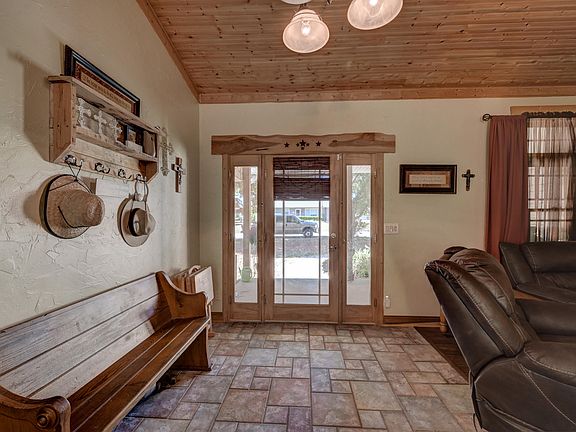 4th image of 319 Rose Ln