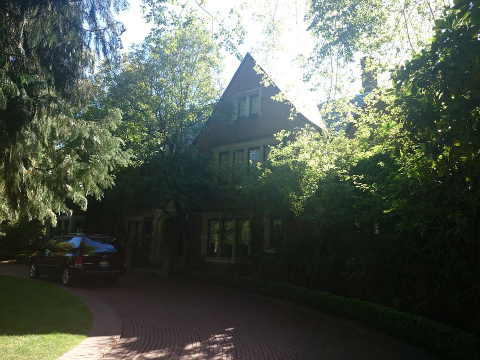 2nd image of 937 Harvard Ave E