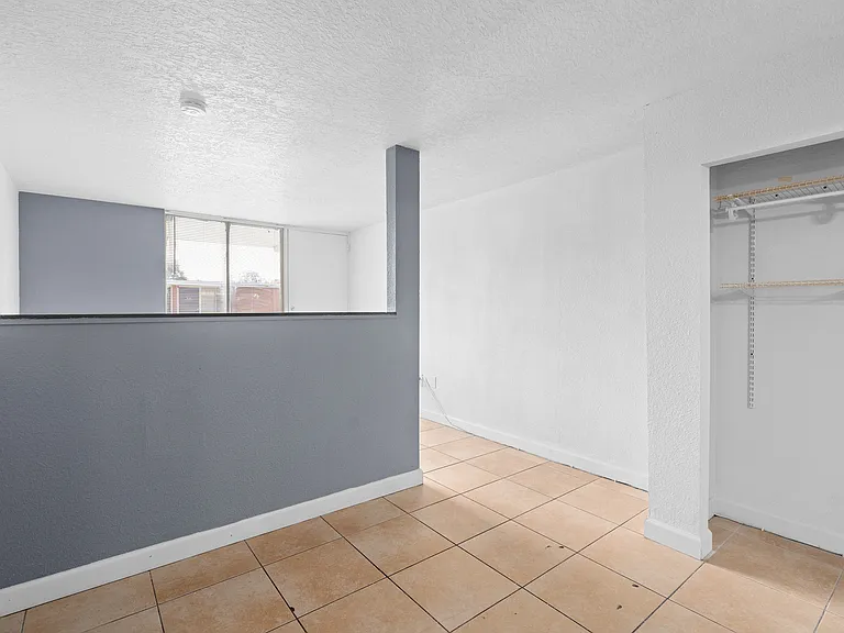 Colonial Drive Apartments — Photo 25