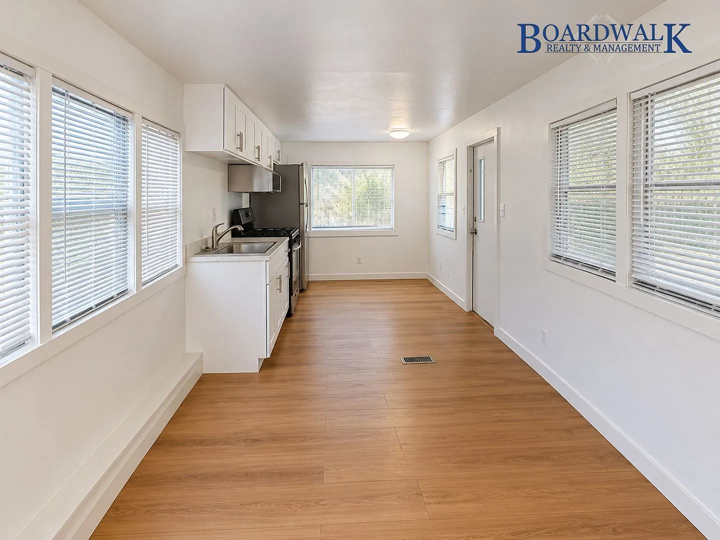 2 bed, 1.0 bath, 900 sqft, $1,200 — Photo 1