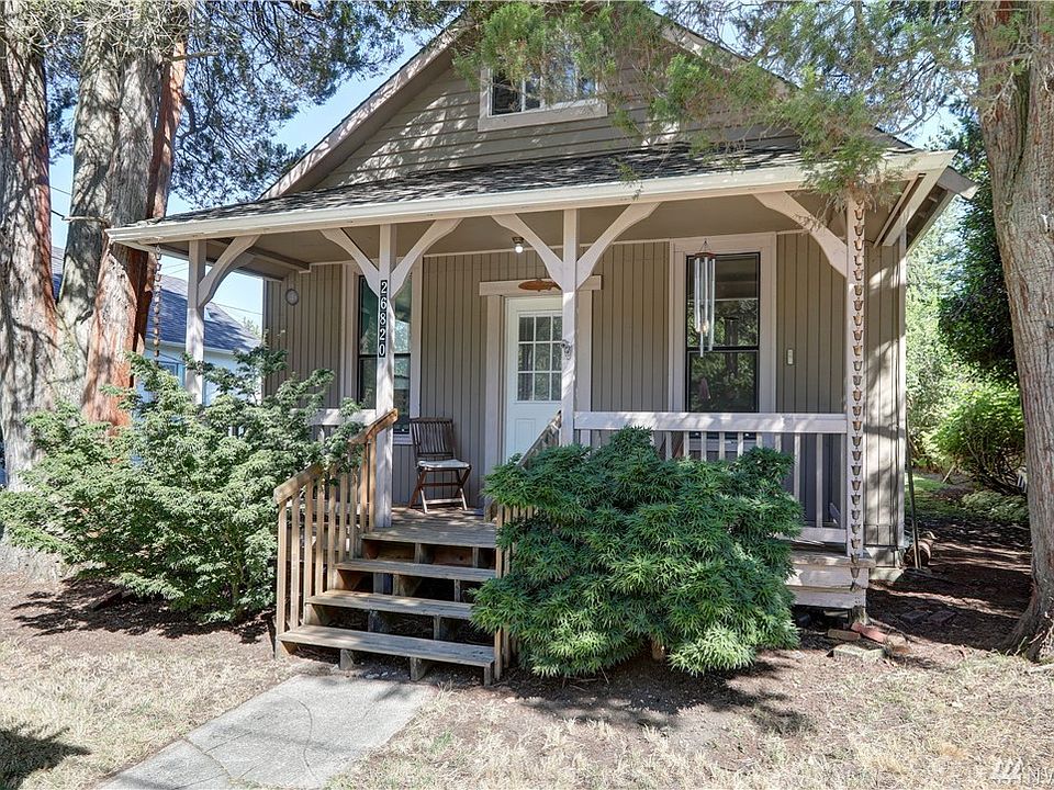 Historic Downtown Ravensdale Home.