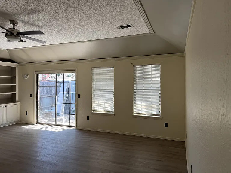 13104 Maple Leaf Dr — Photo 3