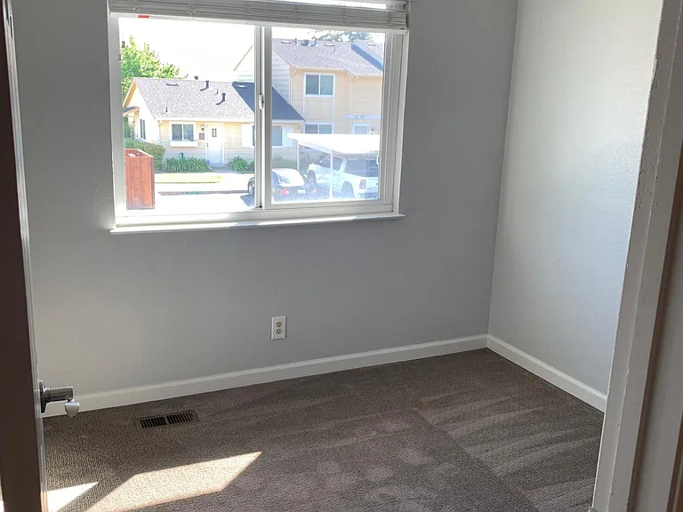 1443 Spring Valley Cmn — Photo 32