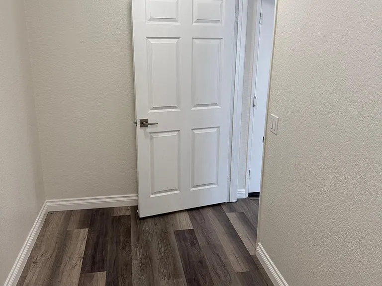 1641 Wesley Way — Photo 36