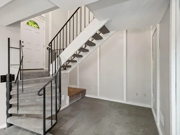 5540 E Bavarian Pass, Minneapolis, MN 55432